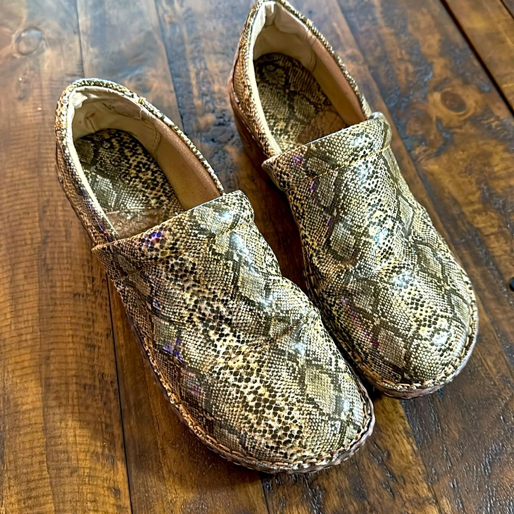 B.O.C clogs